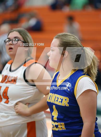 Thumbnail 3 in Grand Saline vs Pioneer Technology & Arts Academy photogallery.