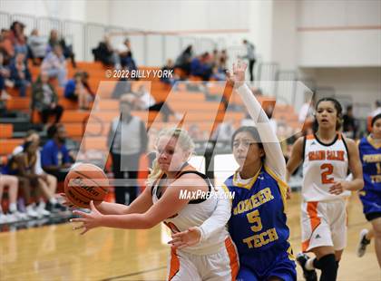 Thumbnail 3 in Grand Saline vs Pioneer Technology & Arts Academy photogallery.