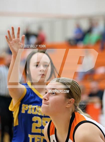 Thumbnail 2 in Grand Saline vs Pioneer Technology & Arts Academy photogallery.
