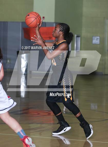 Thumbnail 1 in Cleveland vs. King/Drew (CIF LACS D2 Final) photogallery.