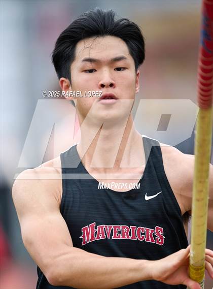 Thumbnail 1 in Eagle No Tax Relays (Pole Vault) photogallery.