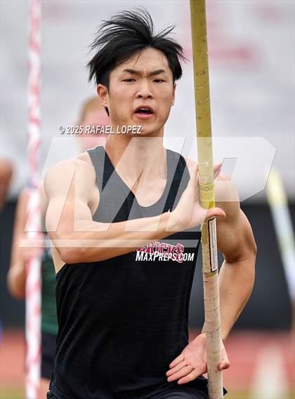 Thumbnail 2 in Eagle No Tax Relays (Pole Vault) photogallery.