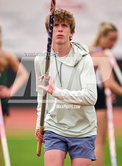 Thumbnail 1 in Eagle No Tax Relays (Pole Vault) photogallery.