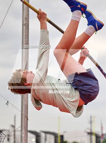 Thumbnail 1 in Eagle No Tax Relays (Pole Vault) photogallery.