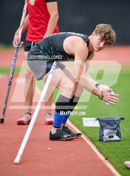 Thumbnail 3 in Eagle No Tax Relays (Pole Vault) photogallery.