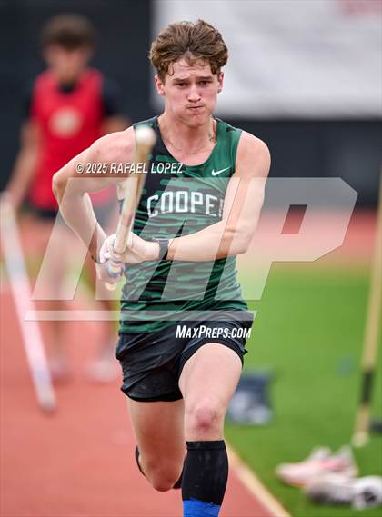 Thumbnail 2 in Eagle No Tax Relays (Pole Vault) photogallery.