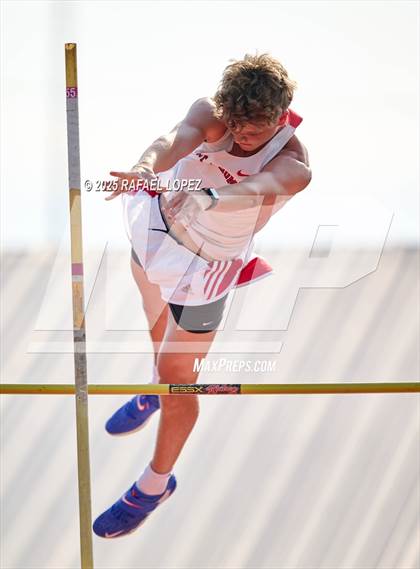 Thumbnail 2 in Eagle No Tax Relays (Pole Vault) photogallery.