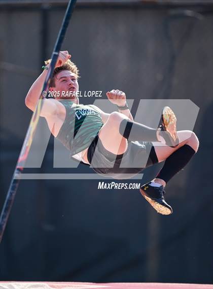 Thumbnail 2 in Eagle No Tax Relays (Pole Vault) photogallery.