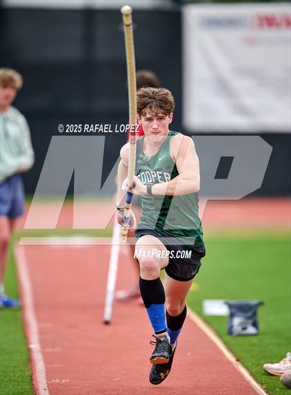 Thumbnail 1 in Eagle No Tax Relays (Pole Vault) photogallery.
