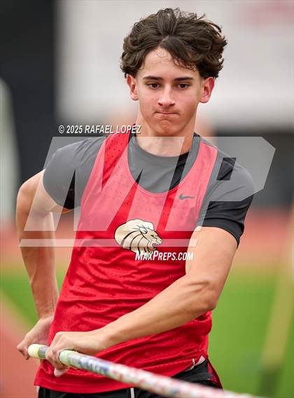 Thumbnail 2 in Eagle No Tax Relays (Pole Vault) photogallery.