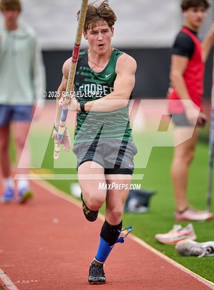 Thumbnail 2 in Eagle No Tax Relays (Pole Vault) photogallery.
