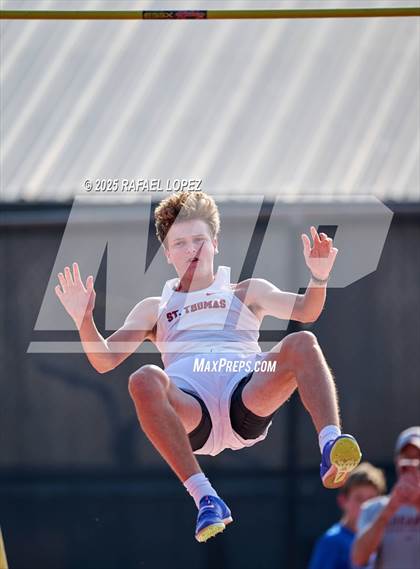 Thumbnail 1 in Eagle No Tax Relays (Pole Vault) photogallery.