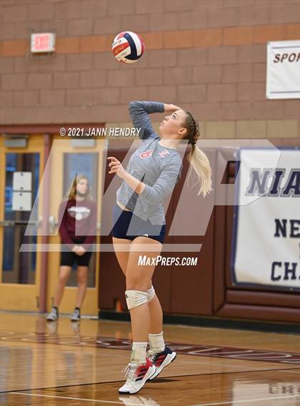 Thumbnail 2 in Liberty vs. Rancho (3A State Championship) photogallery.
