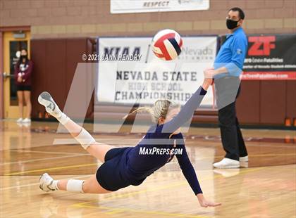 Thumbnail 2 in Liberty vs. Rancho (3A State Championship) photogallery.