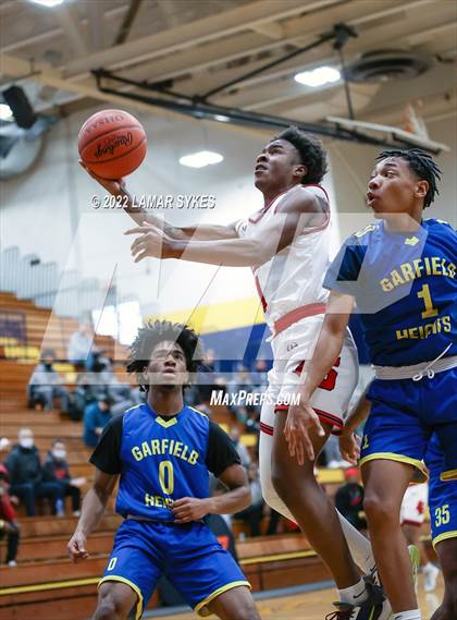 Thumbnail 3 in Shaw vs. Garfield Heights photogallery.