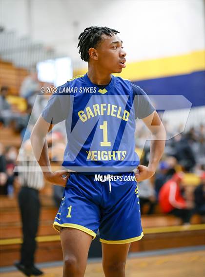 Thumbnail 3 in Shaw vs. Garfield Heights photogallery.