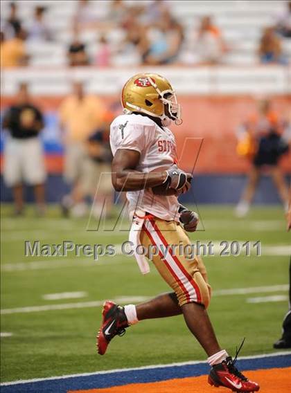 Thumbnail 2 in Liverpool vs. St. Francis Prep (Syracuse Kickoff Classic) photogallery.