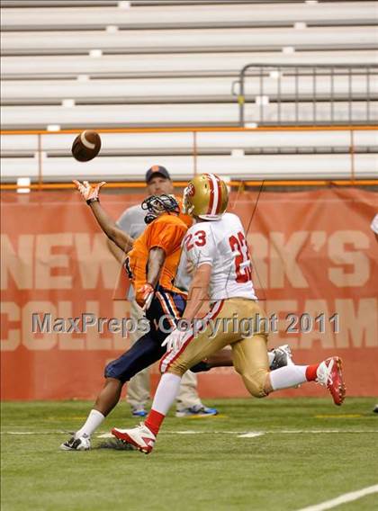 Thumbnail 2 in Liverpool vs. St. Francis Prep (Syracuse Kickoff Classic) photogallery.