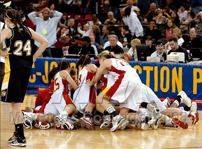 Thumbnail 1 in Oak Ridge vs. St. Francis (CIF SJS D2 Final) photogallery.