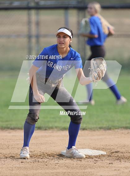 Thumbnail 2 in Regis Jesuit @ Grandview photogallery.