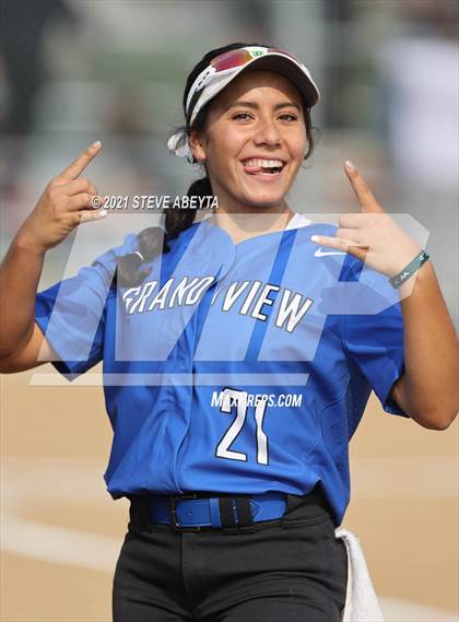 Thumbnail 1 in Regis Jesuit @ Grandview photogallery.