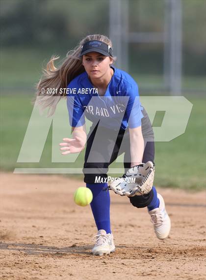 Thumbnail 3 in Regis Jesuit @ Grandview photogallery.