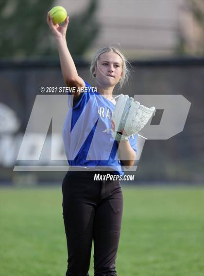 Thumbnail 3 in Regis Jesuit @ Grandview photogallery.