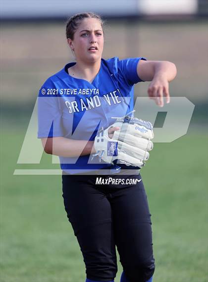 Thumbnail 3 in Regis Jesuit @ Grandview photogallery.