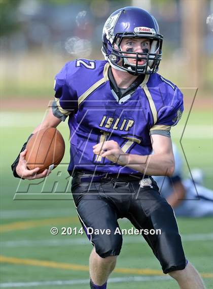 Thumbnail 3 in Huntington @ Islip photogallery.