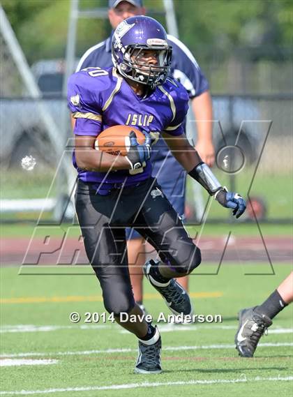 Thumbnail 3 in Huntington @ Islip photogallery.