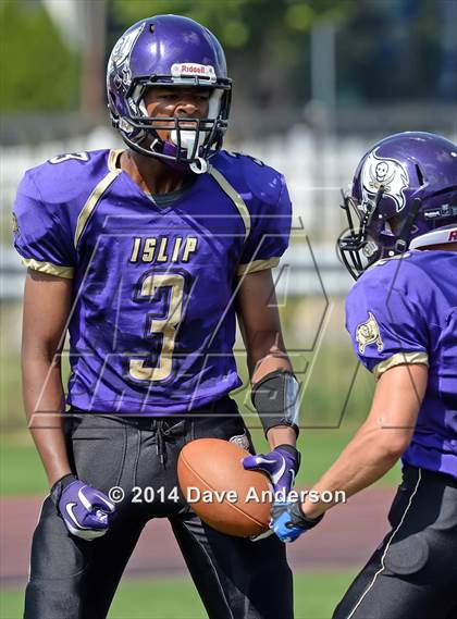 Thumbnail 1 in Huntington @ Islip photogallery.