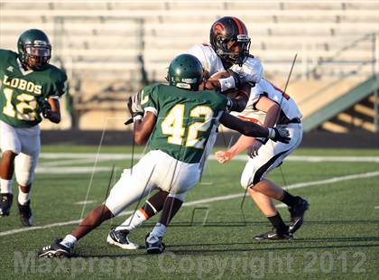Thumbnail 2 in Gilmer Buckeyes vs Longview Lobos photogallery.