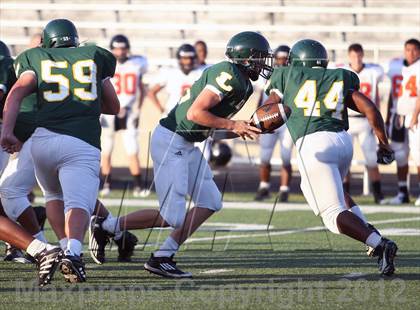 Thumbnail 2 in Gilmer Buckeyes vs Longview Lobos photogallery.
