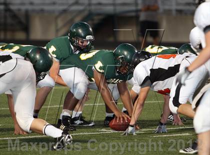 Thumbnail 2 in Gilmer Buckeyes vs Longview Lobos photogallery.