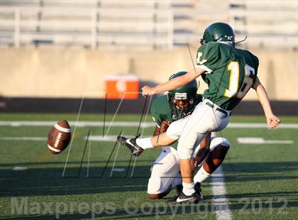 Thumbnail 2 in Gilmer Buckeyes vs Longview Lobos photogallery.