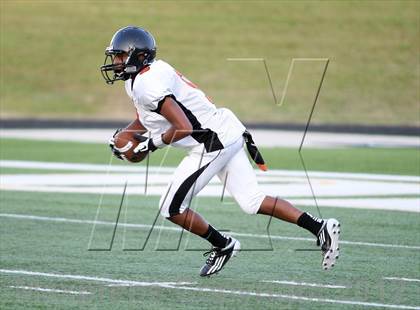 Thumbnail 2 in Gilmer Buckeyes vs Longview Lobos photogallery.