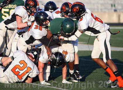 Thumbnail 3 in Gilmer Buckeyes vs Longview Lobos photogallery.