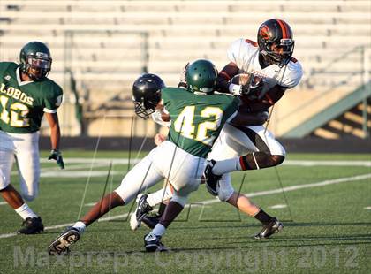 Thumbnail 3 in Gilmer Buckeyes vs Longview Lobos photogallery.