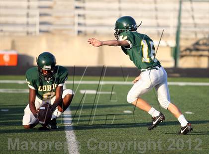 Thumbnail 2 in Gilmer Buckeyes vs Longview Lobos photogallery.