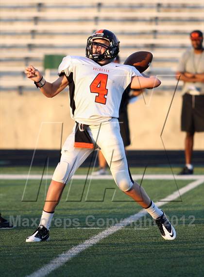 Thumbnail 2 in Gilmer Buckeyes vs Longview Lobos photogallery.