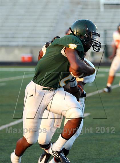 Thumbnail 1 in Gilmer Buckeyes vs Longview Lobos photogallery.