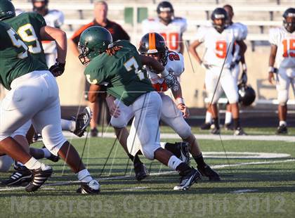 Thumbnail 2 in Gilmer Buckeyes vs Longview Lobos photogallery.