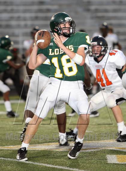 Thumbnail 3 in Gilmer Buckeyes vs Longview Lobos photogallery.