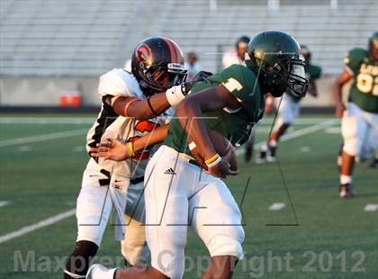 Thumbnail 2 in Gilmer Buckeyes vs Longview Lobos photogallery.