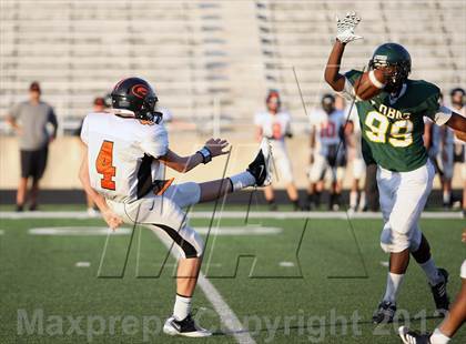Thumbnail 1 in Gilmer Buckeyes vs Longview Lobos photogallery.