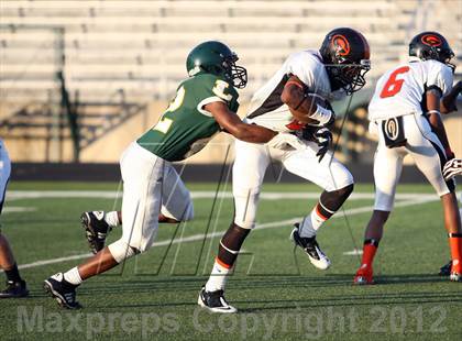 Thumbnail 2 in Gilmer Buckeyes vs Longview Lobos photogallery.