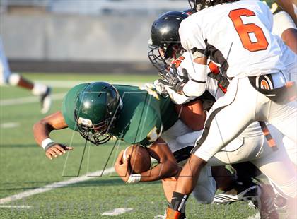 Thumbnail 1 in Gilmer Buckeyes vs Longview Lobos photogallery.
