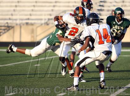 Thumbnail 1 in Gilmer Buckeyes vs Longview Lobos photogallery.