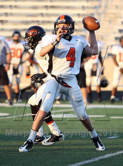 Thumbnail 3 in Gilmer Buckeyes vs Longview Lobos photogallery.
