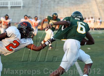 Thumbnail 1 in Gilmer Buckeyes vs Longview Lobos photogallery.